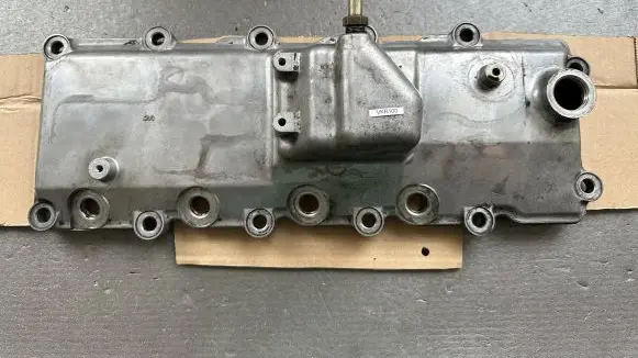 Nissan Patrol Y61 Rocker cam cover 13264VC102 13264VC103