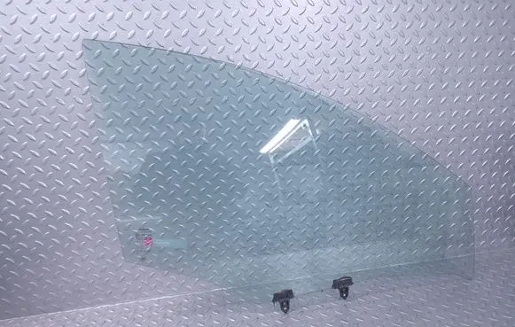 Nissan Pulsar Front door window glass four-door H03003ZL0A