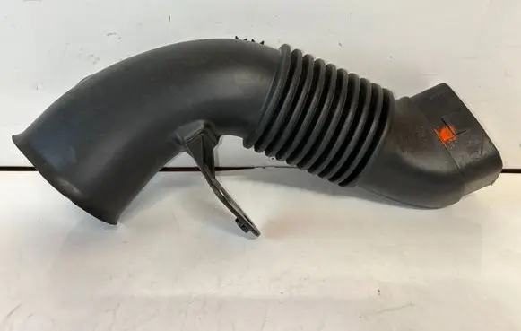 BMW 5 E60 E61 Air intake duct part 7790056