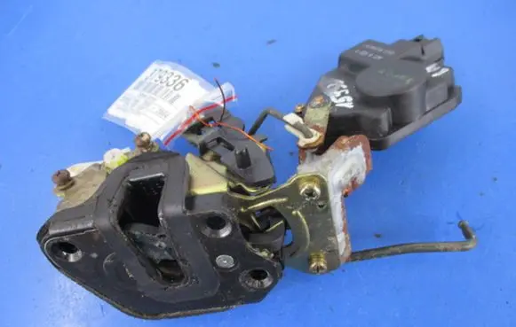 Hyundai Trajet Rear door lock