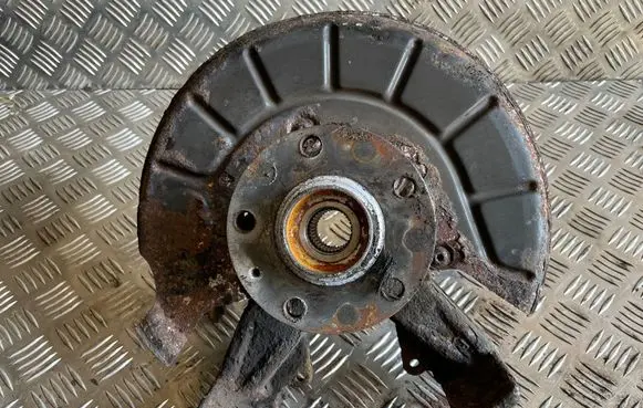 Volkswagen Golf V Front wheel hub spindle knuckle