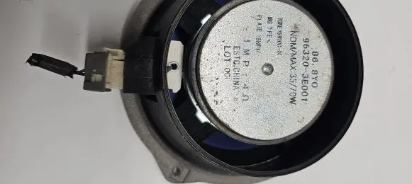 KIA Sorento Front door speaker