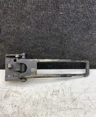 Mercedes-Benz Sprinter W901 W902 W903 W904 Rear door check strap stopper
