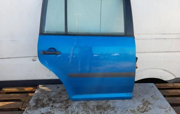 Volkswagen Touran I Rear door 35C8