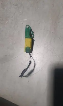 Volkswagen Golf V Airbag deployment crash/impact sensor 5M0909606 5WK43581