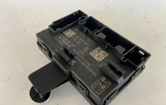 Audi Q7 4M Door control unit/module 4M0959793H 4M0959793F