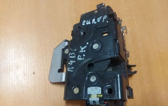 Audi A4 S4 B6 8E 8H Front door lock