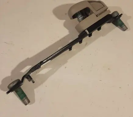 Chrysler Pacifica Seat belt adjustment rail 5La64pd2ab