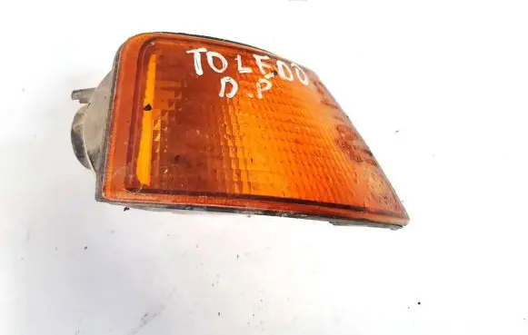 Seat Toledo I (1L) Front indicator light 961592