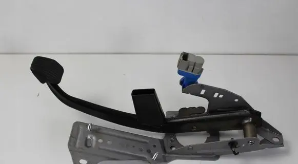 Ford Focus Brake pedal BV612467GC