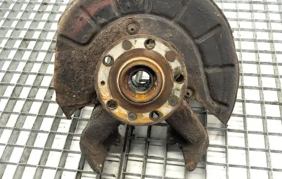 Skoda Octavia Mk2 (1Z) Front wheel hub spindle knuckle