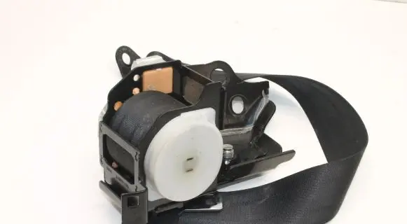 Mazda 3 II Rear seatbelt