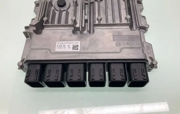 BMW 1 F40 Engine control unit/module 170464134 0261S103G0
