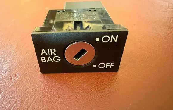 Volkswagen Polo IV 9N3 Passenger airbag on/off switch 6Q0919237A