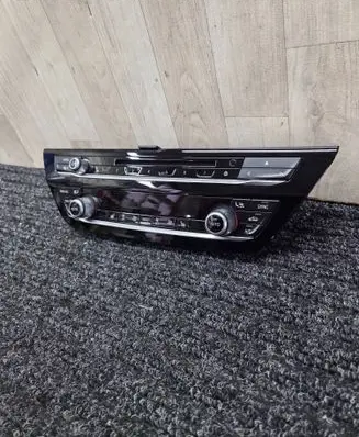 BMW 5 G30 G31 Climate control unit 6826844