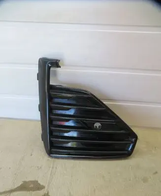 Volvo V60 Front bumper lower grill 32227026