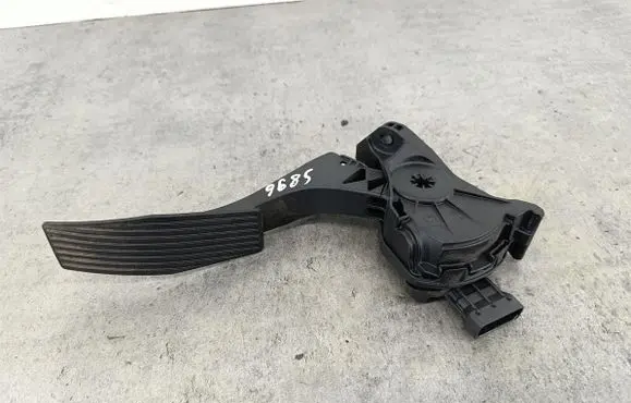 Chevrolet Cruze Accelerator throttle pedal 00976571