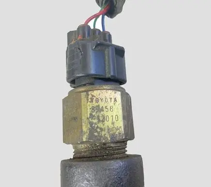 Toyota Avensis Verso Fuel main line pipe