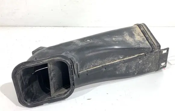 BMW 5 G30 G31 G38 Air intake hose/pipe 8599683