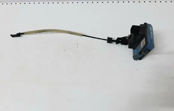 Volvo S60 Front door lock 8650544