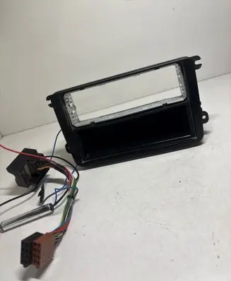 Volkswagen Golf V Radio/GPS head unit trim 