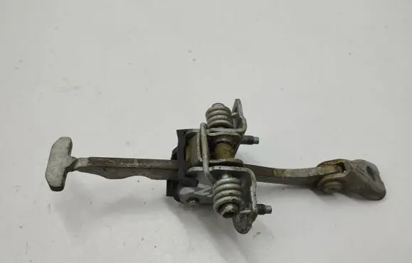 Opel Vectra C Front door check strap stopper 09229749