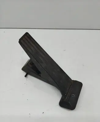 BMW X6 E71 Accelerator throttle pedal 6858574 25916010 2211120604A