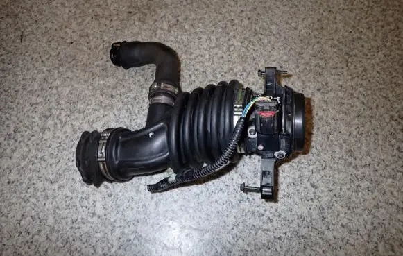Mazda 3 II Intercooler hose/pipe