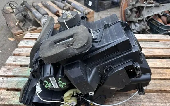 Renault Sandero I Interior heater climate box assembly 8200805415