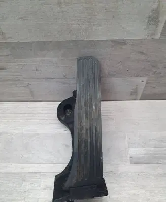 Volkswagen Touran II Accelerator throttle pedal 6510300101 1012401159