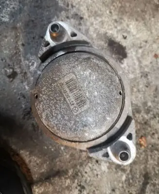 Mercedes-Benz E W212 Engine mount bracket A2122406417