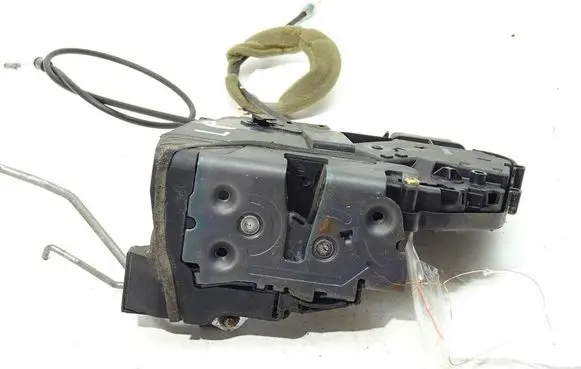 Mazda 3 II Front door lock 