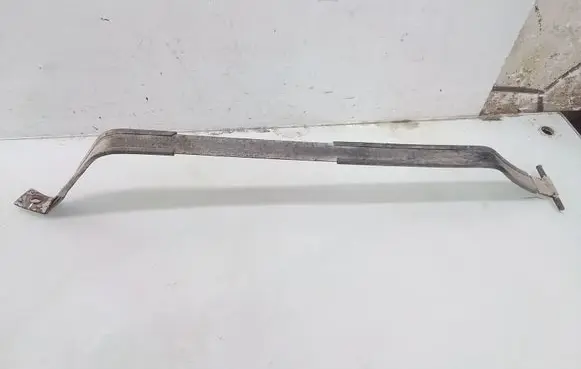 Fuel tank mounting bracket