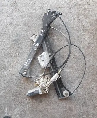 Mercedes-Benz CLK A209 C209 Front door window regulator with motor 0130821921