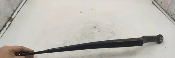 Front wiper blade arm
