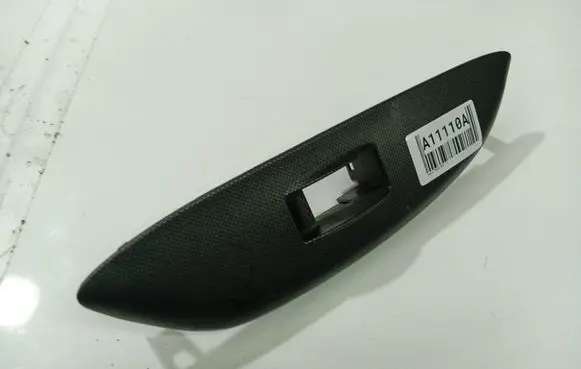Toyota Yaris Front door window switch trim 