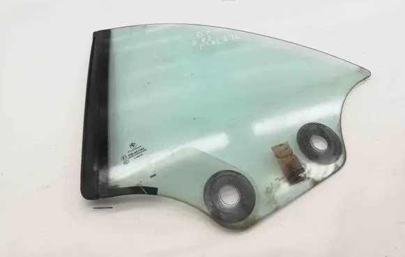 BMW 1 E82 E88 Rear side window 43R001582