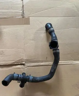 Audi A4 S4 B9 8W Engine coolant pipe/hose 8W0121030N