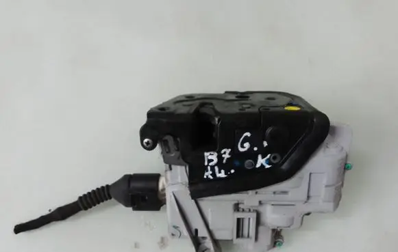 Audi A4 S4 B7 8E 8H Rear door lock 