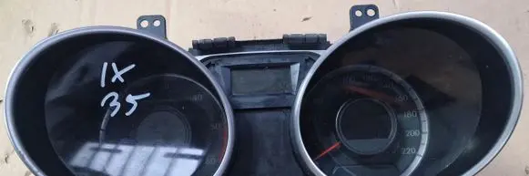 Hyundai ix35 Speedometer (instrument cluster) 94009-2Y750
