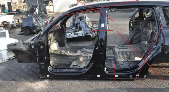 Mercedes-Benz EQB Pillar (middle) 