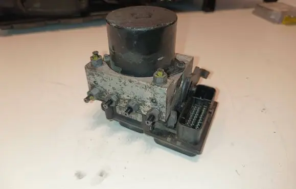 Skoda Fabia Mk1 (6Y) ABS Pump 6Q0907379AG 0265800512 6Q0614417