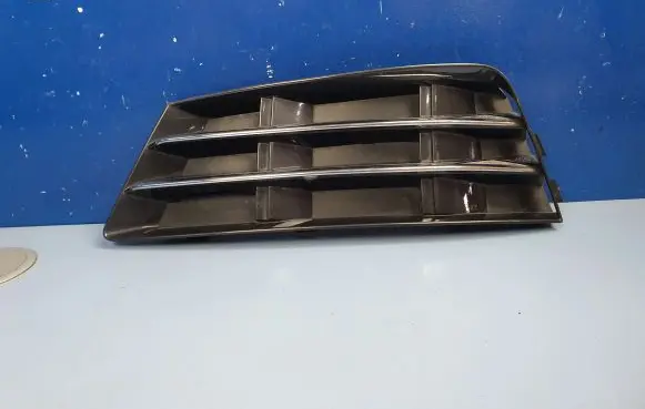 Audi A4 S4 B9 8W Front bumper lower grill 8W0807681R