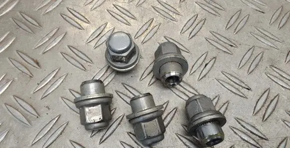 Nuts/bolts