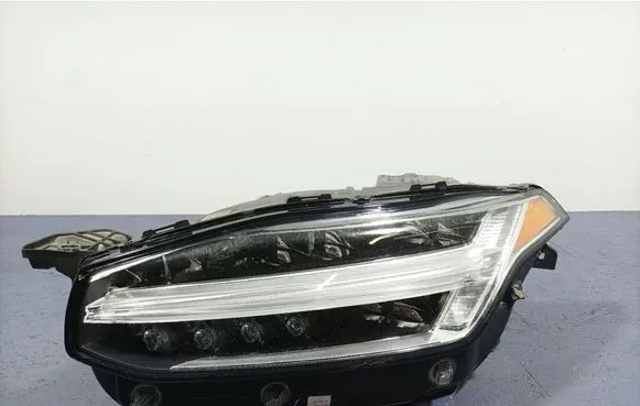 Volvo XC90 Headlight/headlamp 31353151