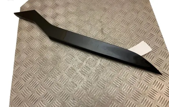 Rear fender molding trim
