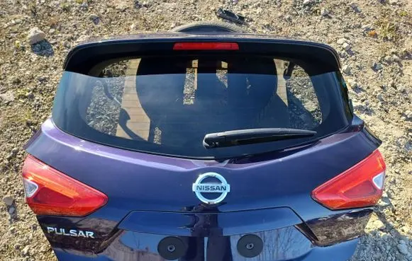 Nissan Pulsar Truck tailgate 