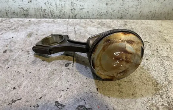 Dodge Challenger Piston with connecting rod