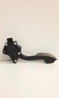 Toyota RAV 4 (XA30) Accelerator throttle pedal 7811042010