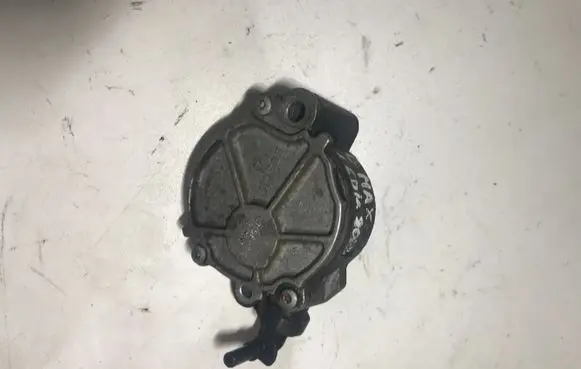 Ford C-MAX I Vacuum pump D1562A 13070 D1562A13070